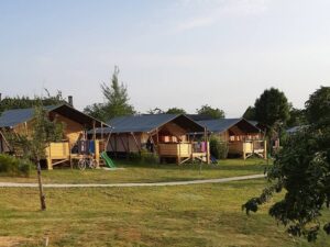 Gamping Place de la Famille - Logeren bij Taalgenoten in Frankrijk